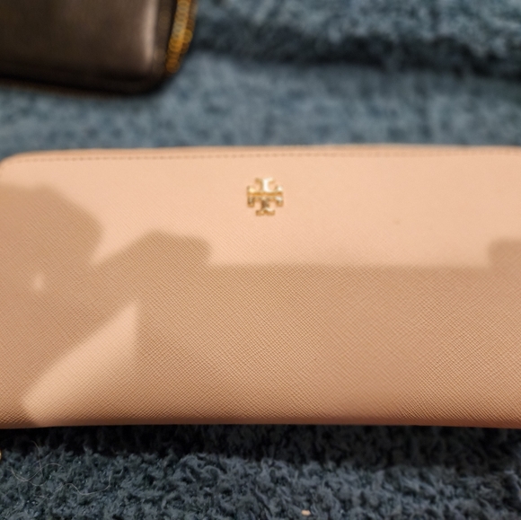 Tory Bitch wristlet wallet - Picture 3 of 11